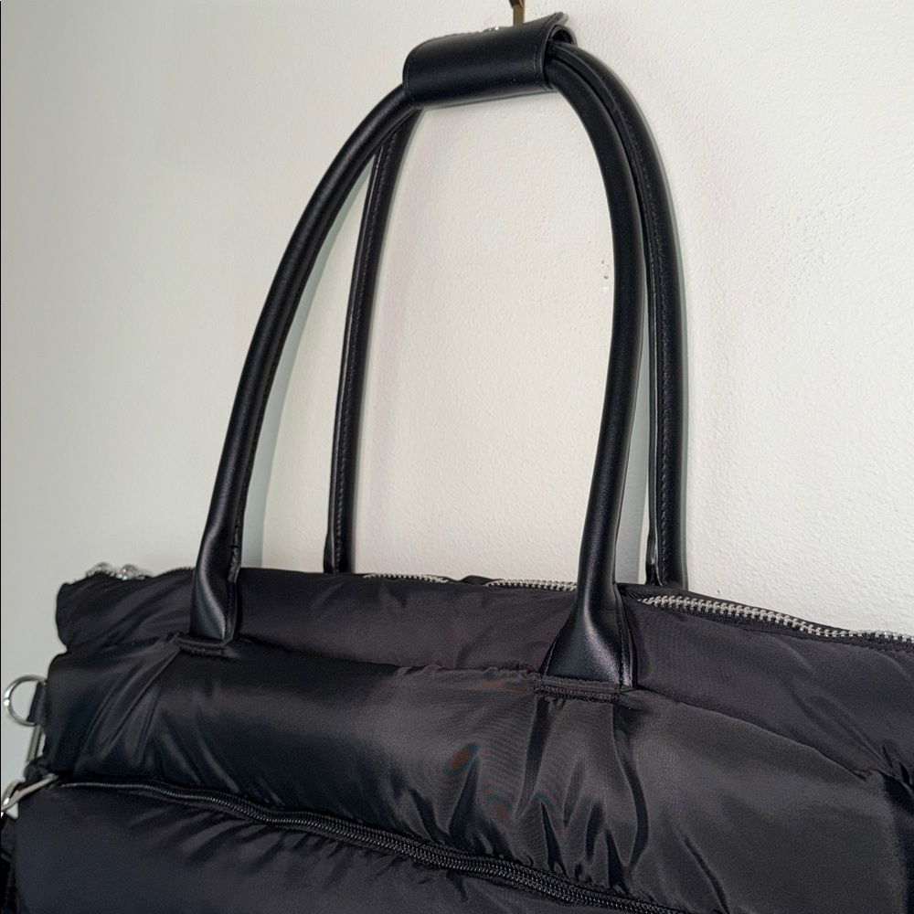 Like New Black Puffer Shoulder Bag Zip Up Cooler Bag Travel Purse - Picture 4 of 8